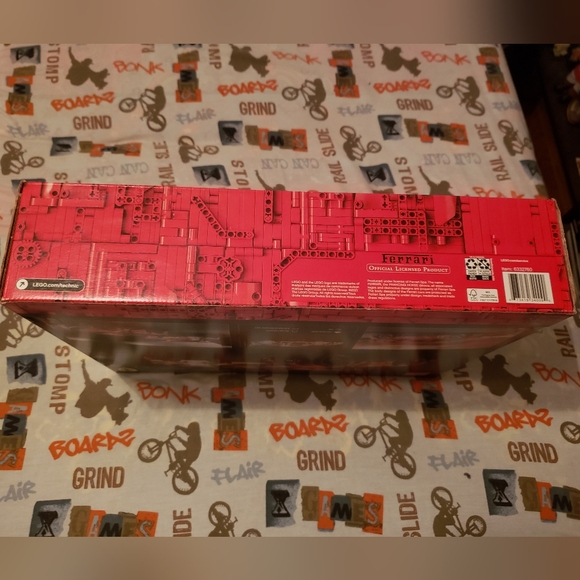 LEGO Technic Ferrari 488 GTE Racing Car - Picture 6 of 6